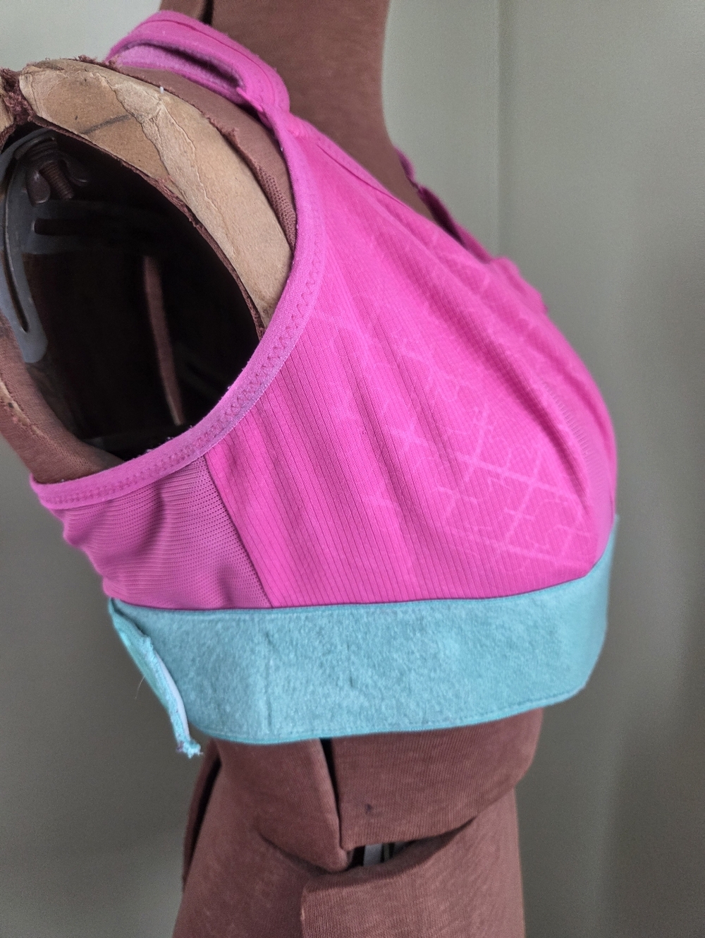 SHEFIT Pink and Green Sports Bra, Medium, Zipper, Hook & Eye Closure - Picture 9 of 12
